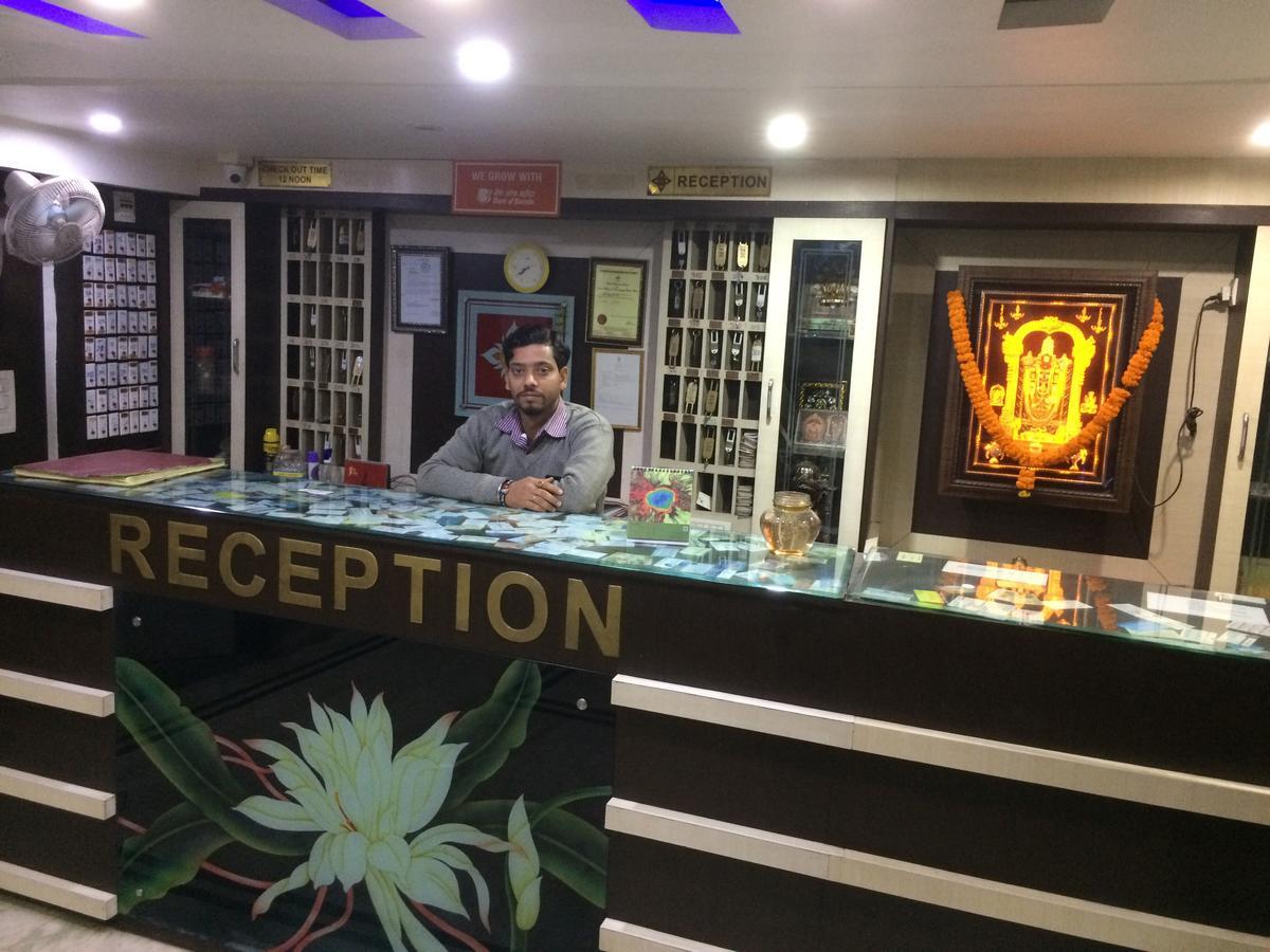 Oyo 16064 Tirupati Lodge Siliguri Zewnętrze zdjęcie